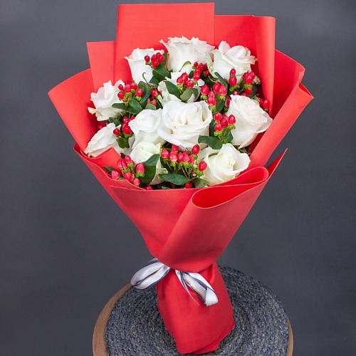ЛЭТУАЛЬ FLOWERS Ягодный поцелуй лэтуаль flowers букет из высоких белых роз эквадор 101 шт 70 см