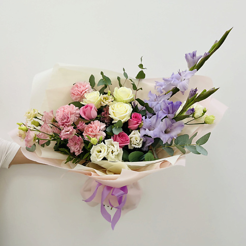 ЛЭТУАЛЬ FLOWERS Букет из роз, гладиолусов, эустом и диантусов лэтуаль flowers букет из персиковых роз 51 шт 40 см