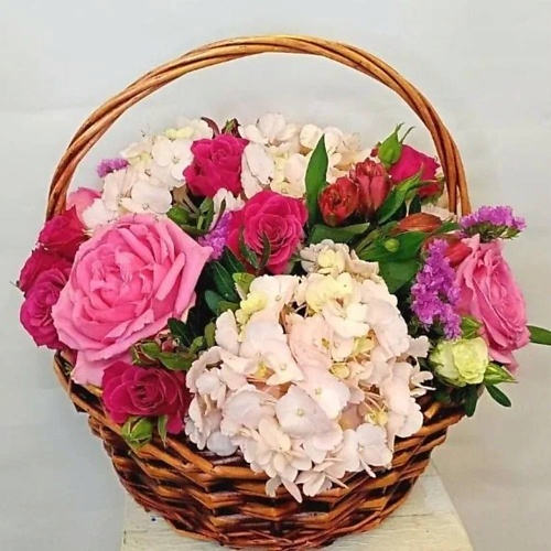 Букет живых цветов VORNIKOV BOUQUETS Корзина с цветами Притяжение
