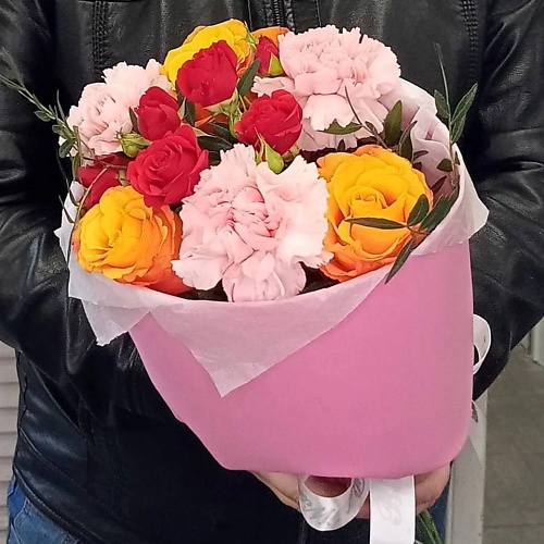VORNIKOV BOUQUETS Букет с розами Райское наслаждение кукла интерьерная гном в колпаке с ромашкой и розами 36х7х6 см см
