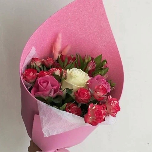 VORNIKOV BOUQUETS Букет с розами Милый комплимент кукла интерьерная гном в колпаке с ромашкой и розами 36х7х6 см см