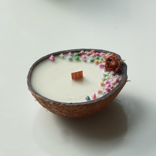 CANDLE ZEN Свеча ароматическая в кокосе с ароматом  Табак и ваниль 200.0 свеча ароматизированная 8 5х7 см в стакане roura ваниль с фитилем из дерева 403721 170