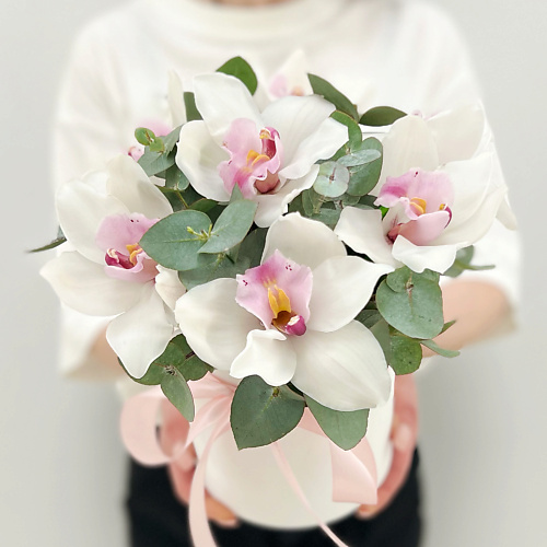 ЛЭТУАЛЬ FLOWERS Орхидеи с эвкалиптом в  коробке Романтика / букет из орхидей / букет цветов лэтуаль flowers ванилька m
