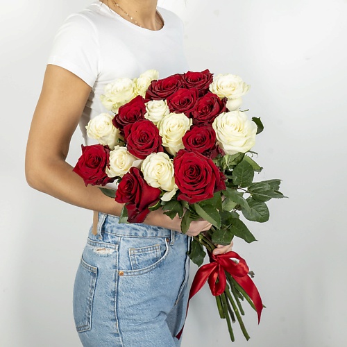 ЛЭТУАЛЬ FLOWERS Букет из высоких красно-белых роз Эквадор 19 шт. (70 см) лэтуаль flowers букет из разно ных гладиолусов 5 шт