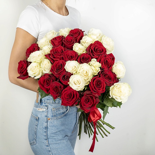 ЛЭТУАЛЬ FLOWERS Букет из высоких красно-белых роз Эквадор 35 шт. (70 см) лэтуаль flowers букет из высоких красных роз эквадор 25 шт 70 см