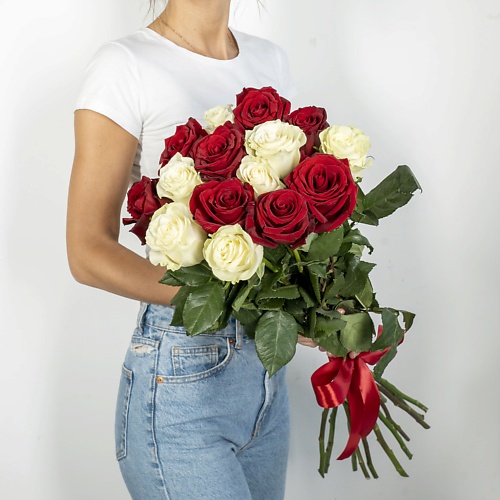 ЛЭТУАЛЬ FLOWERS Букет из высоких красно-белых роз Эквадор 15 шт. (70 см) лэтуаль flowers букет из высоких белых роз эквадор 11 шт 70 см