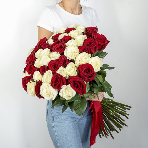 ЛЭТУАЛЬ FLOWERS Букет из высоких красно-белых роз Эквадор 51 шт. (70 см) мягкая подвеска эльф 8х14 см красно зелёный