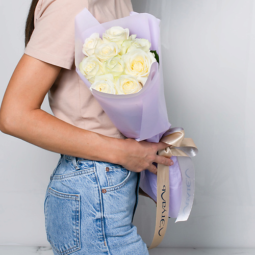 ЛЭТУАЛЬ FLOWERS Букет из белоснежных роз 9 шт. (40 см) лэтуаль flowers букет из высоких белых роз эквадор 101 шт 70 см