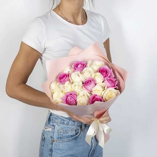 ЛЭТУАЛЬ FLOWERS Букет из белых и розовых роз Россия 19 шт. (40 см) рильке и россия