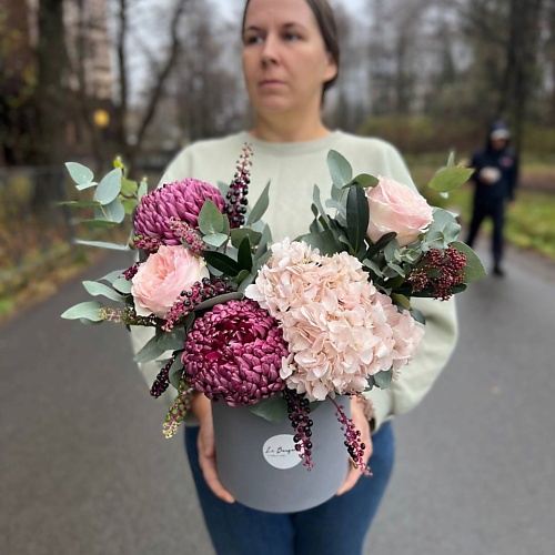 LE BOUQUET Букет маме из гортензии, хризантем и пионовидных роз