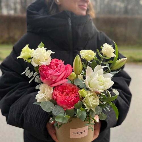 LE BOUQUET Букет из белой лилии с пионовидными розами и эустомой