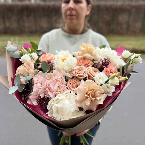 LE BOUQUET Грациозный букет из пионов роз гортензий и эустомы