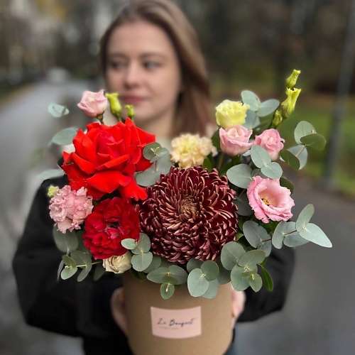 LE BOUQUET Французские розы хризантема лизиантусы