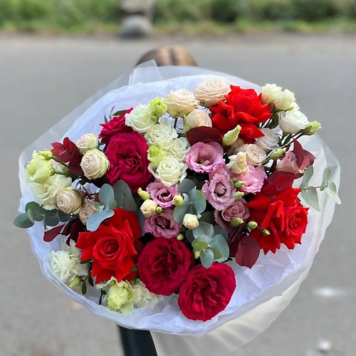 LE BOUQUET Большой букет из пионовидных роз с эустомой