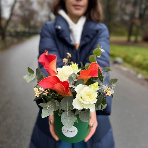 LE BOUQUET Букет из калл эустомы и эвкалипта