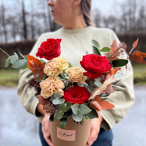 LE BOUQUET Букет из кофейных диантусов и ярких роз