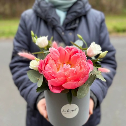 

LE BOUQUET Шикарный пион с лизиантусами и ветками эвкалипта, Шикарный пион с лизиантусами и ветками эвкалипта