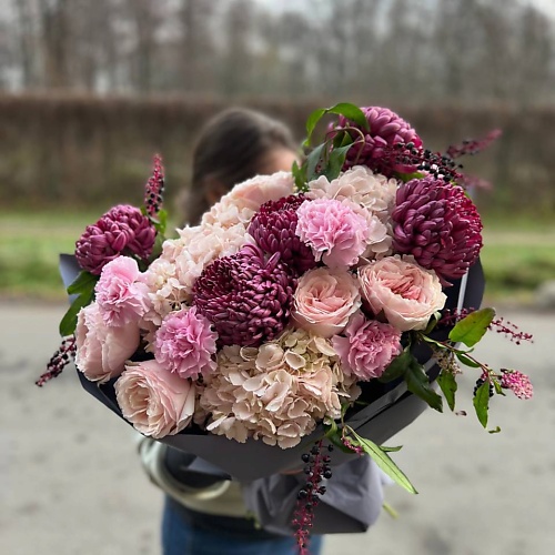 LE BOUQUET Букет для мамы из гортензий хризантемы пионовидных роз и диантусов