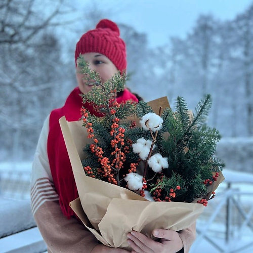 

LE BOUQUET Интерьерный букет из живого кипариса, илекса, нобилиса, и хлопка, Интерьерный букет из живого кипариса, илекса, нобилиса, и хлопка